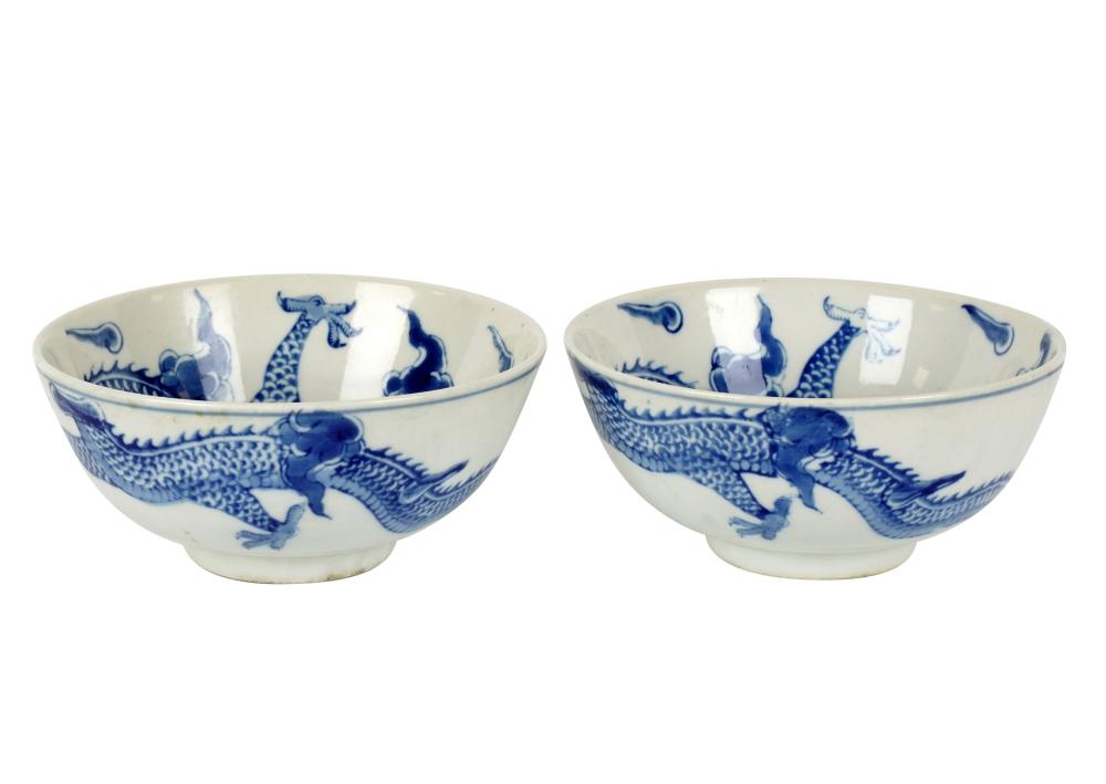 PAIR OF CHINESE BLUE AND WHITE 303ddf