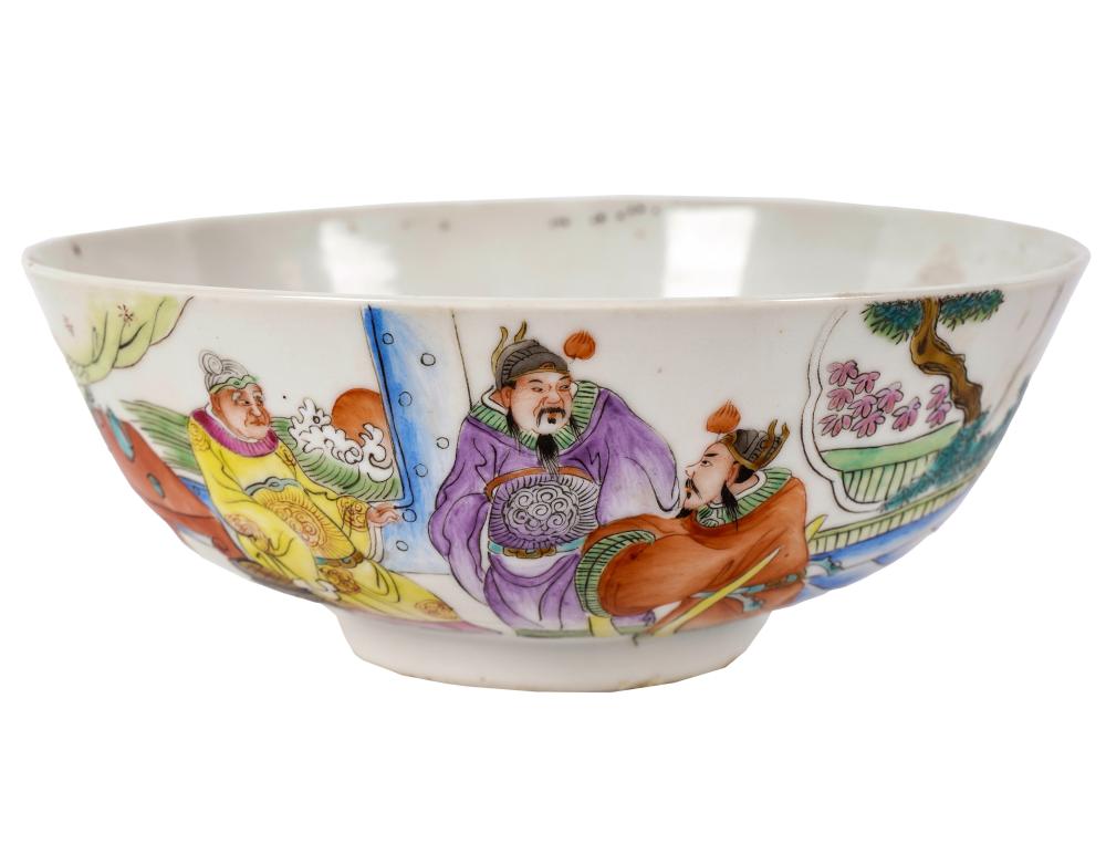 CHINESE PORCELAIN FIGURAL BOWLChinese