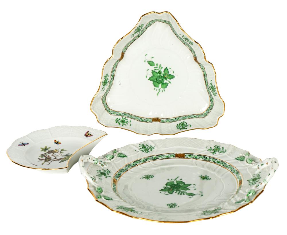 THREE PIECES OF HEREND PORCELAINThree 303e2d