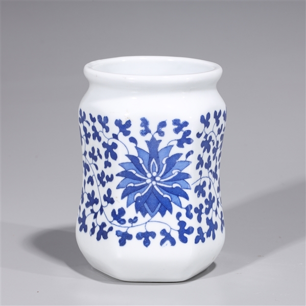 Chinese blue and white porcelain 303f40