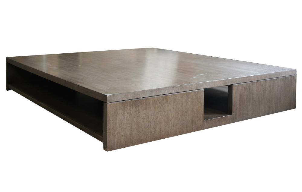 MASSIVE STAINED WOOD COFFEE TABLEMassive 303fd5