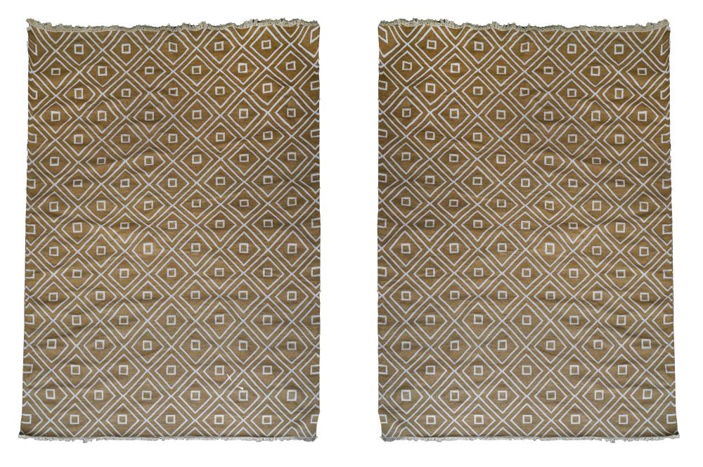 TWO DIAMOND PATTERN FLATWEAVE RUGSTwo 30405b