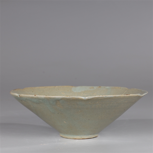 Korean celadon glazed ceramic bowl 304101