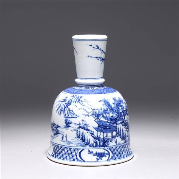 Chinese blue and white porcelain 304123