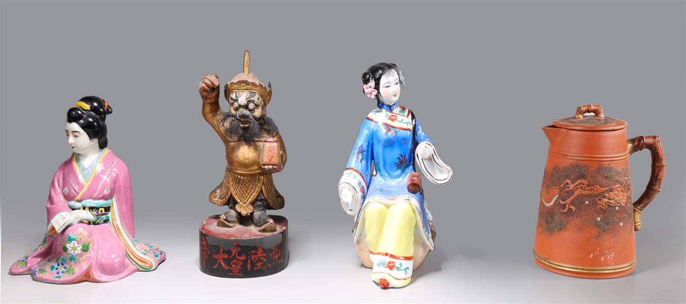 Group of four Chinese porcelain 3041fd