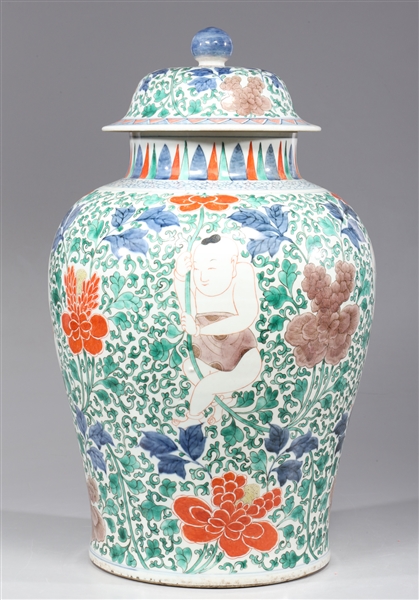 Large Chinese ceramic covered jar 3044c4