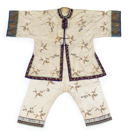 Chinese embroidered silk womans tunic