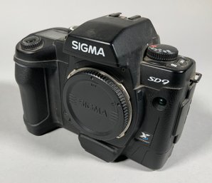 Sigma SD9 camera body with lens 307169