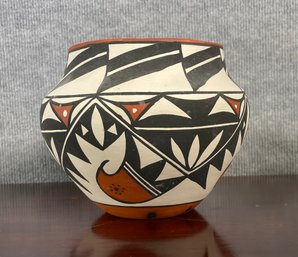 Acoma pottery vessel signed on 30720c