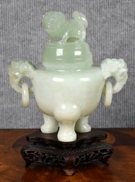 A vintage carved light green jade 307214