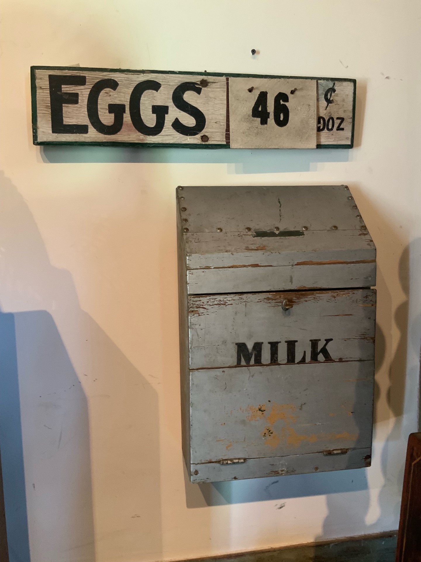 ANTIQUE MILK PAYMENT BOX AND EGG 307399