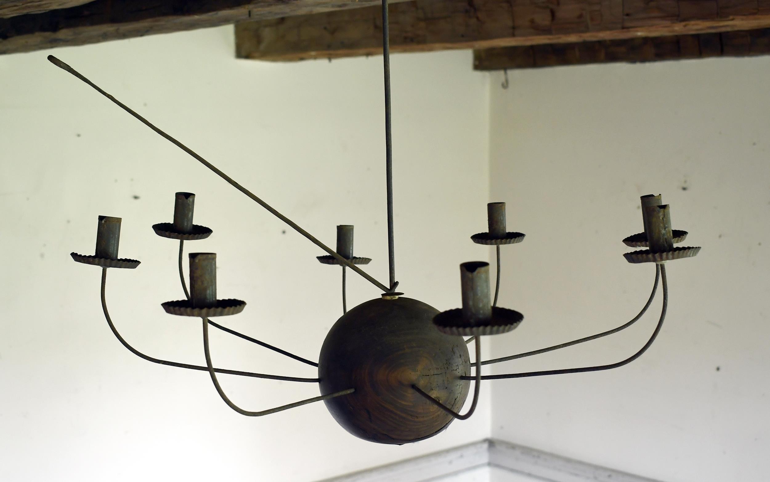 COUNTRY WOODEN WIRE CHANDELIER.