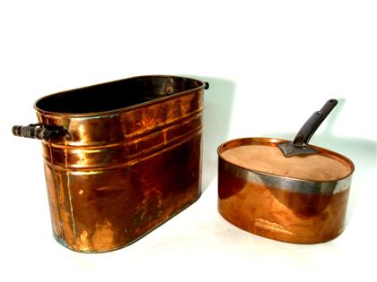 Large oval copper saucepan with 4d86c