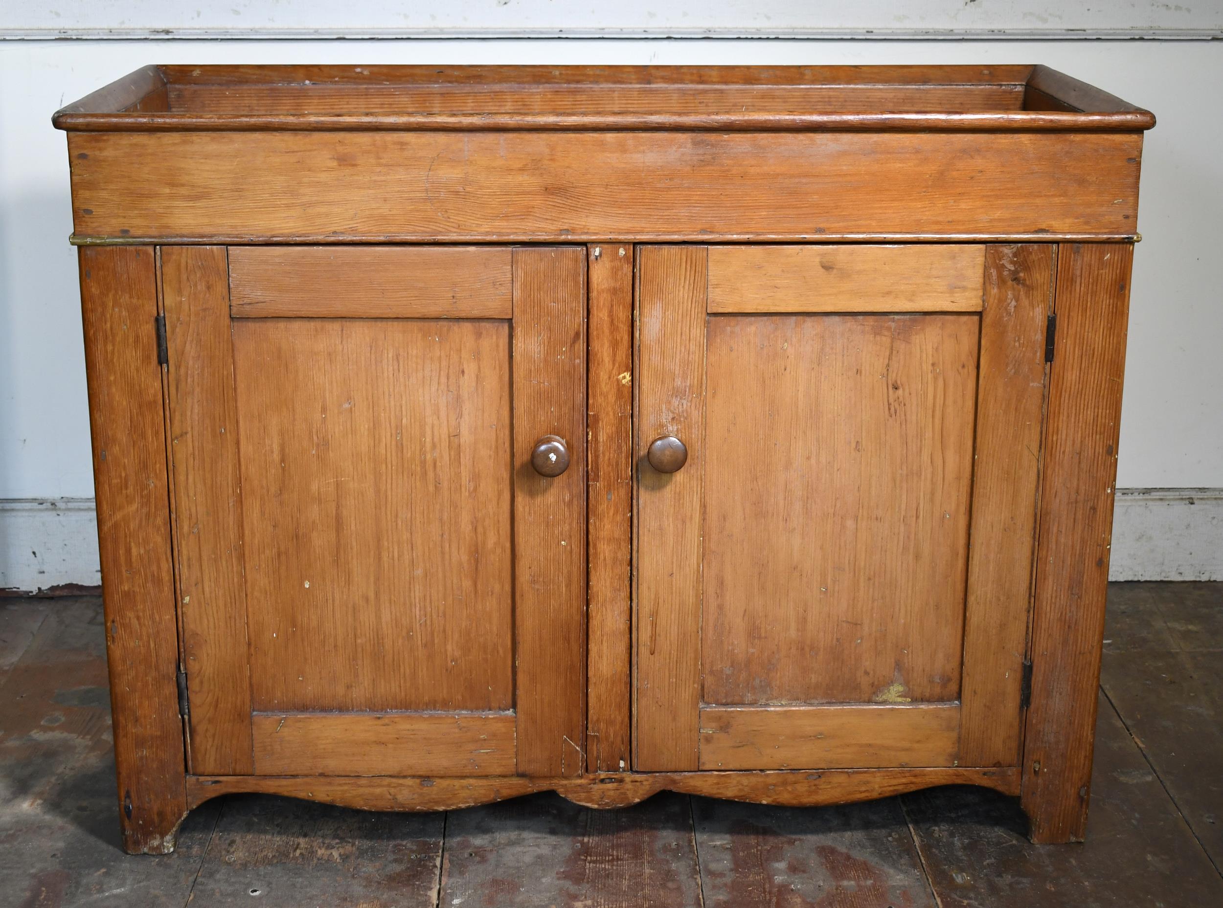 EARLY 19TH C. PINE DRY SINK. Ca.