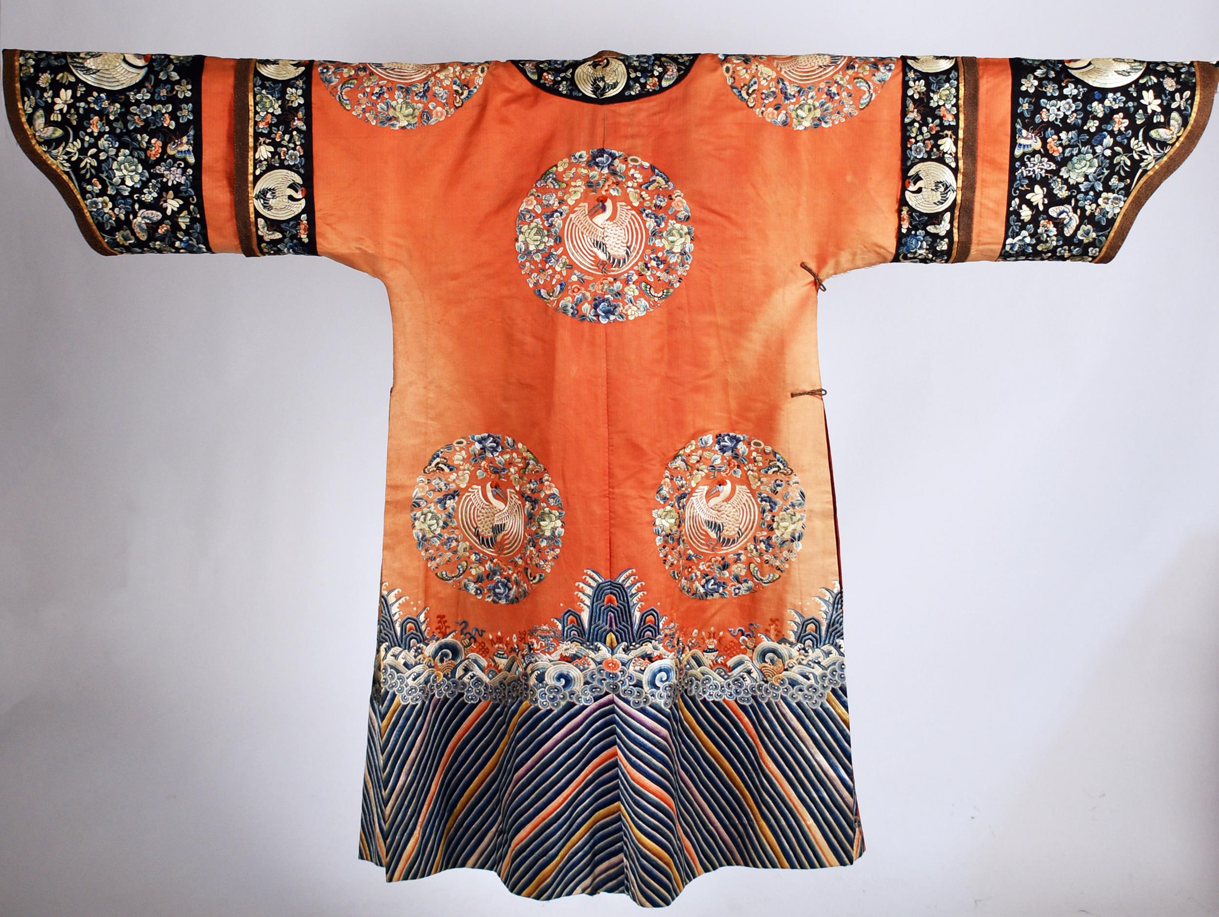 ANTIQUE CHINESE EMBROIDERED ROBE  3077f8