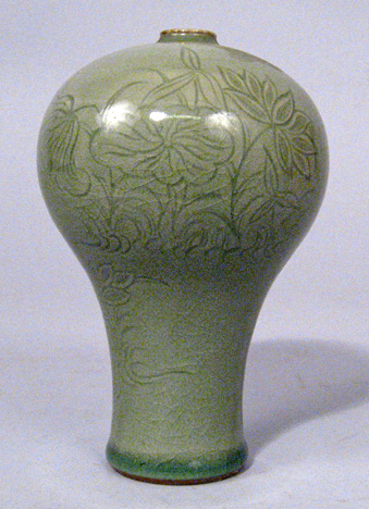 Korean celadon glazed and incised 4d8d1