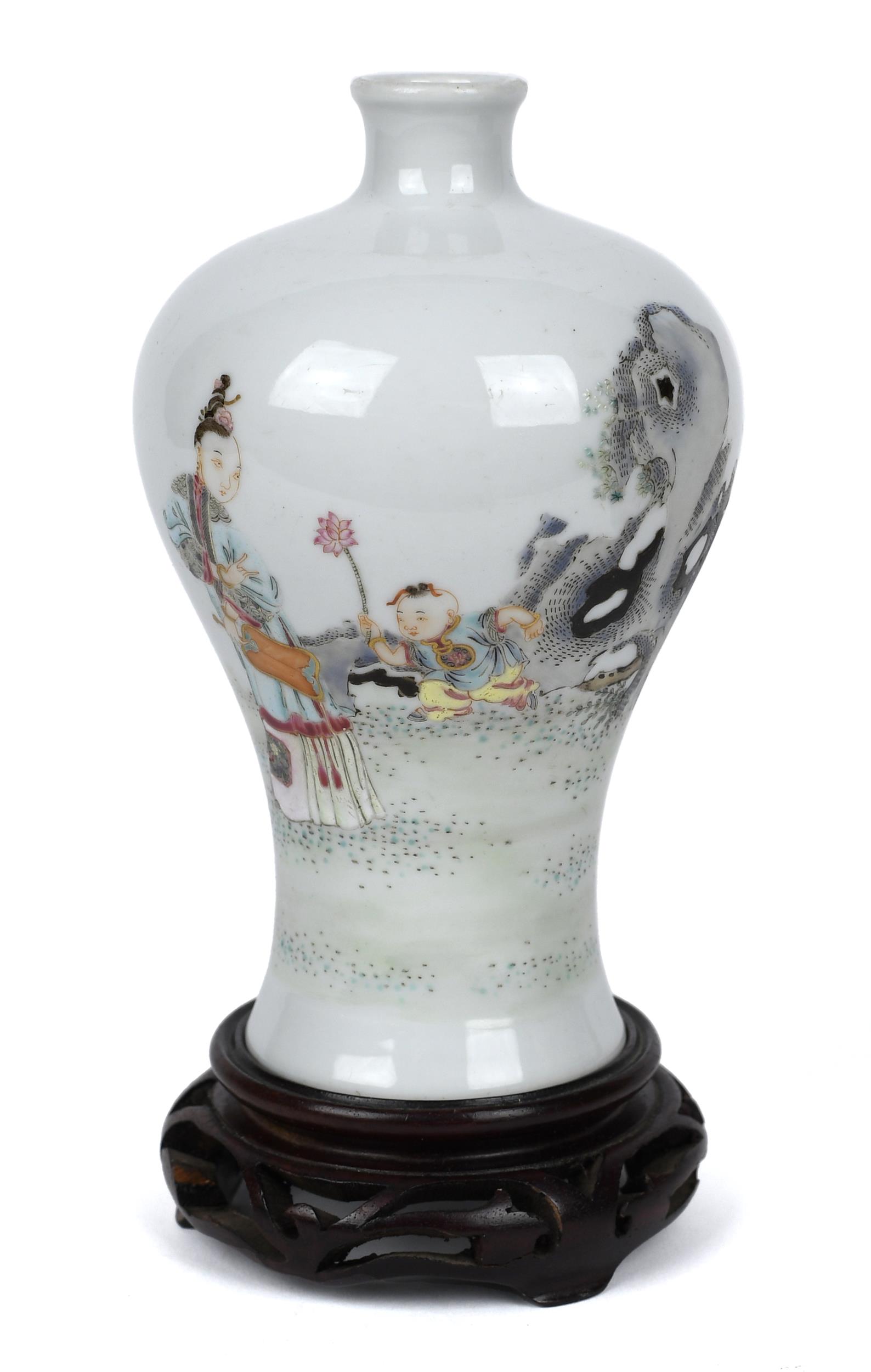 20TH C CHINESE FAMILLE ROSE VASE  307832