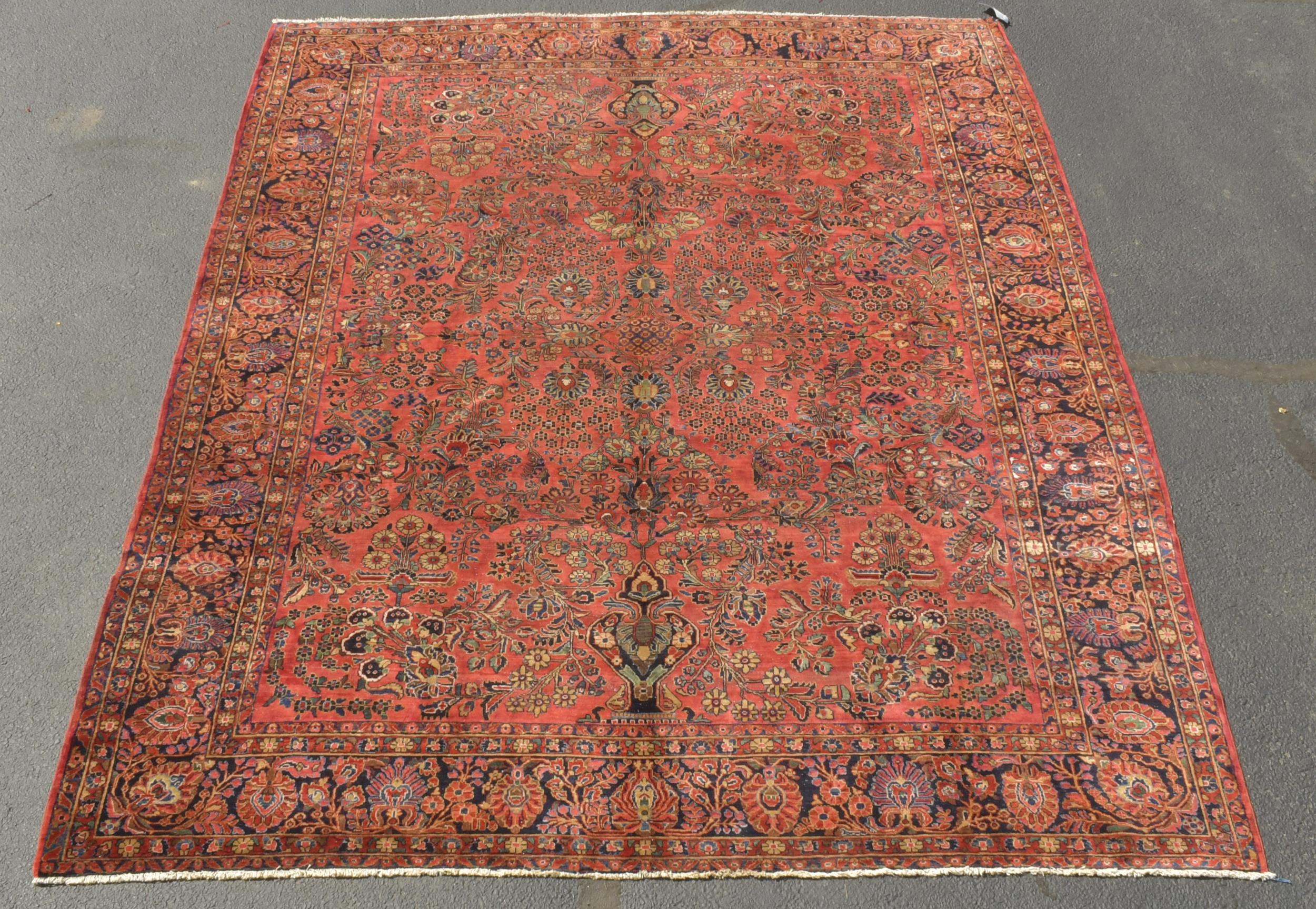 VINTAGE ORIENTAL SAROUK RUG. Vintage