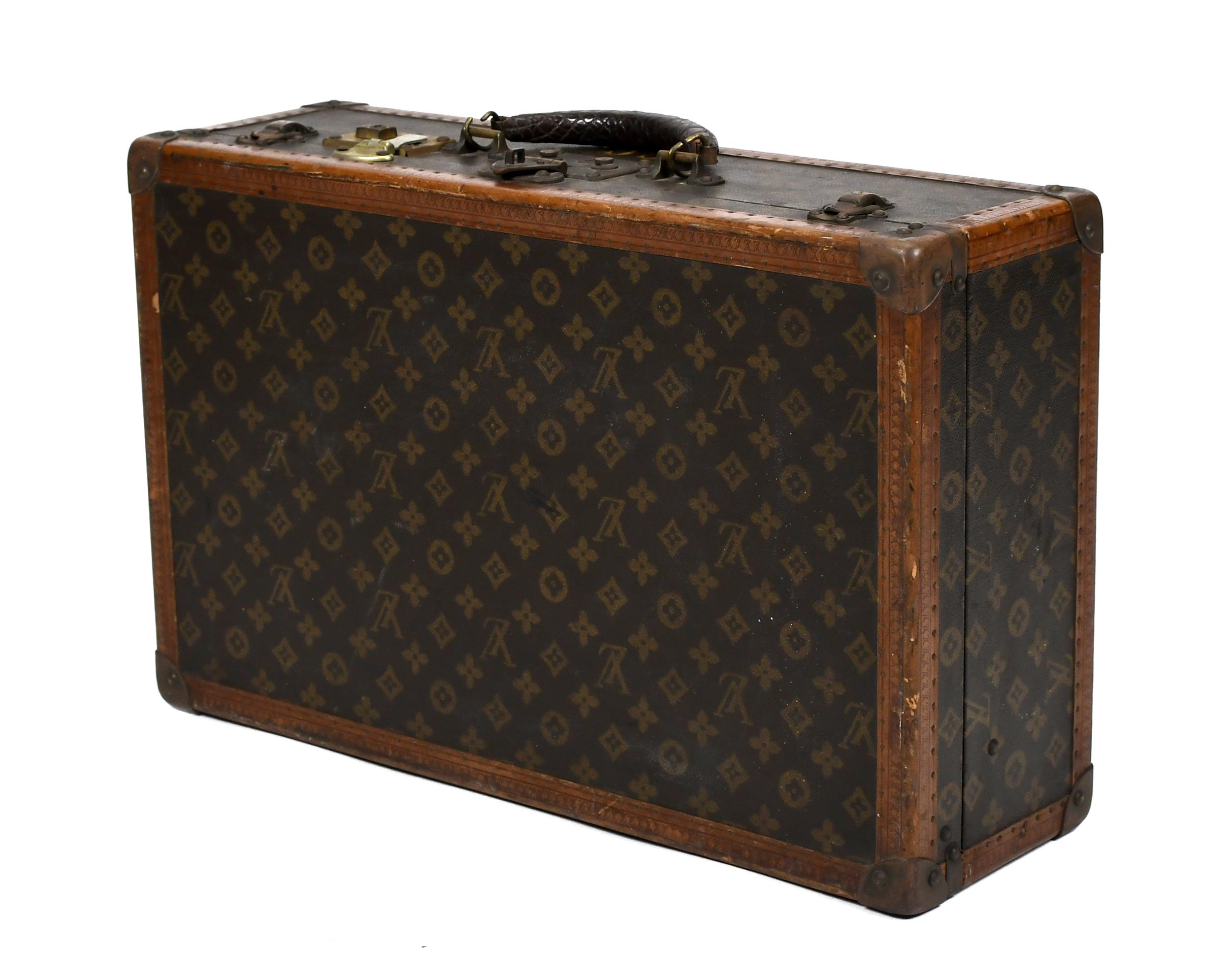 ANTIQUE LOUIS VUITTON SUITCASE  30786b