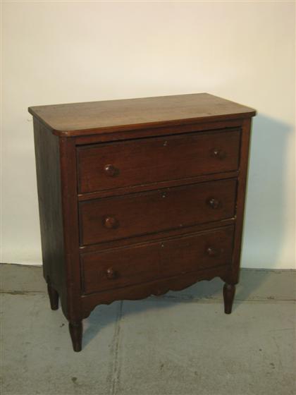 Small mahogany chest of drawers    19th