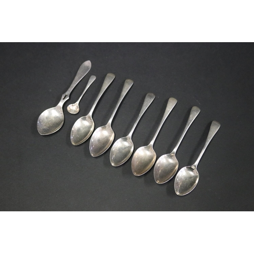 Six sterling silver tea spoons,