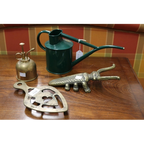 Assortment of brass & metal items,
