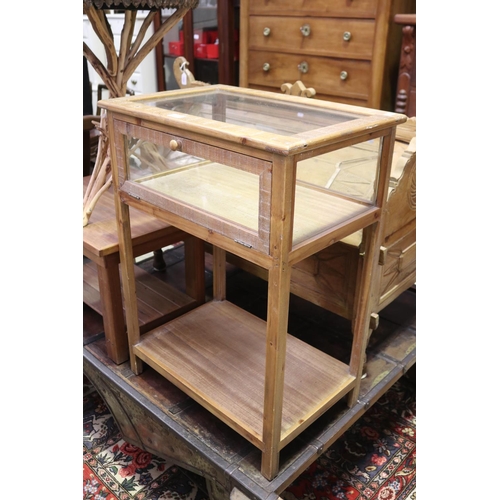 Rustic vitrine table, approx 82cm