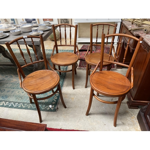 Set of four bentwood chairs (4)