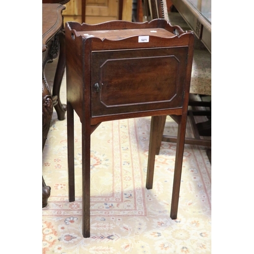 Antique Georgian mahogany pedestal nightstand,