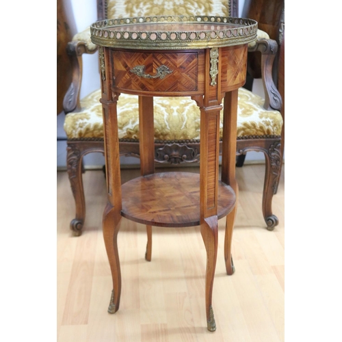 Fine French Small pedestal salon table,