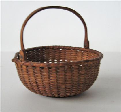 Nantucket basket with swing handle 4da1d