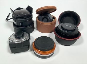An assembled lot of Sony lenses 305f11