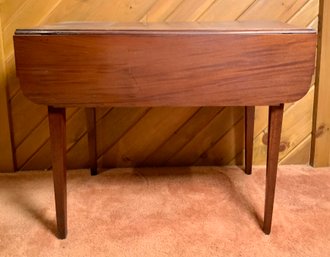 Federal mahogany Pembroke table