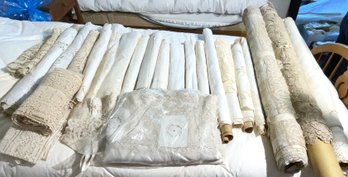 Approx. 27 pieces of antique linen