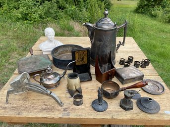 A large lot of collectibles including  306a74