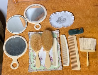 13 pieces of vintage dresser items  306a8f