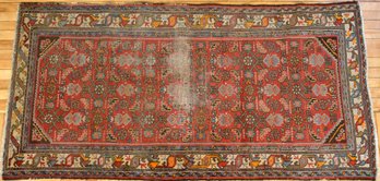 A vintage Oriental scatter rug 306b5e