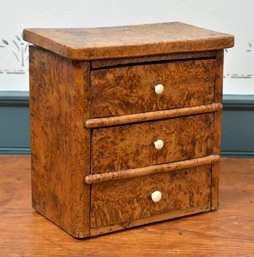 A small size antique cabinet in 306b91