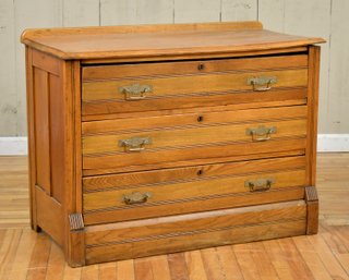 An antique Eastlake style chest 306bdc