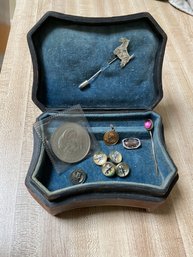 A collection of small vintage pieces