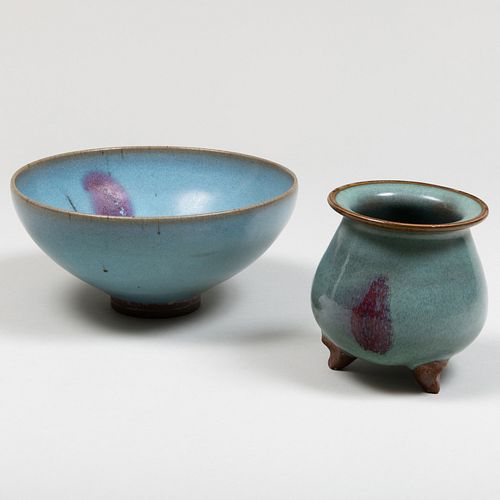 TWO CHINESE JUNYAO TYPE POTTERY
