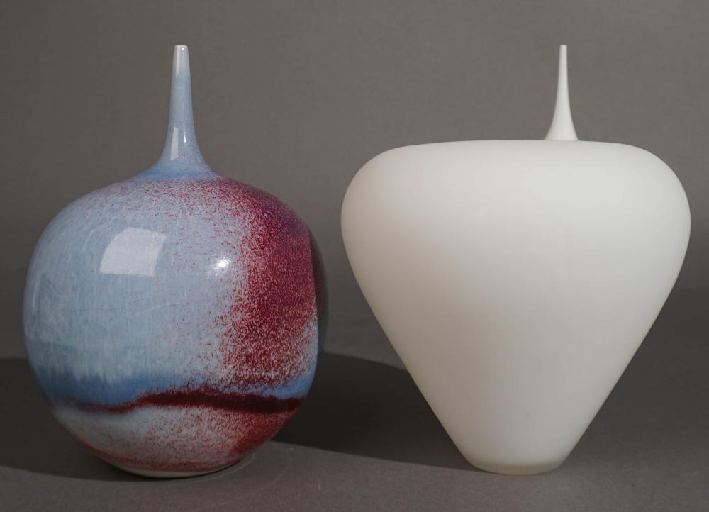 ONE ART GLASS AND ONE CERAMIC VASE  3096f7