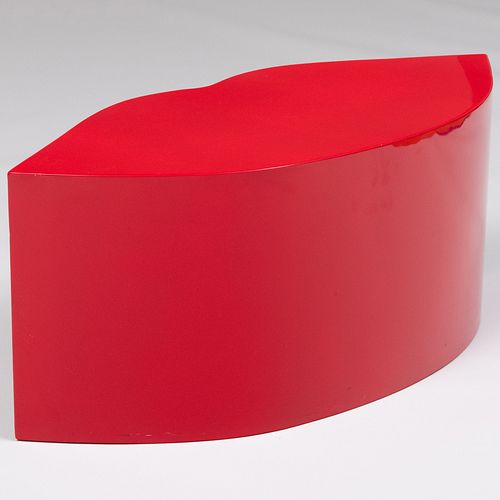 MODERN RED PAINTED METAL LIP-FORM