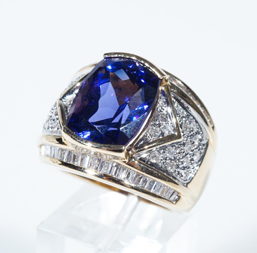 18 KARAT YELLOW GOLD TANZANITE 309d04