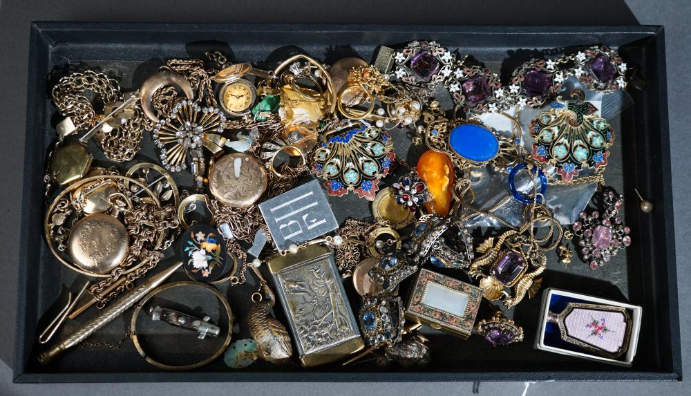 COLLECTION OF VINTAGE COSTUME JEWELRYCollection