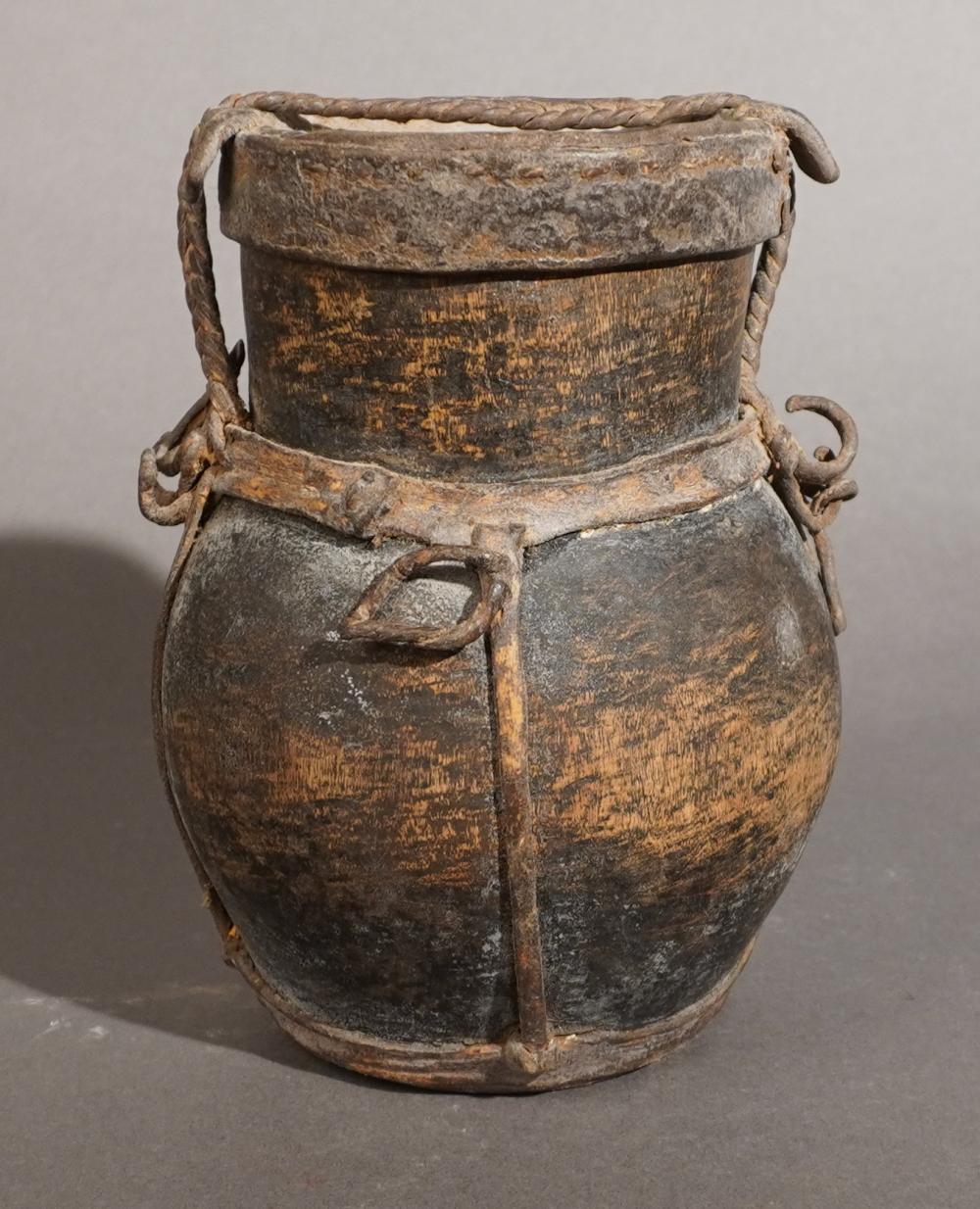 AFRICAN OCEANIC HIDE AND WOOD VESSEL  309d9a
