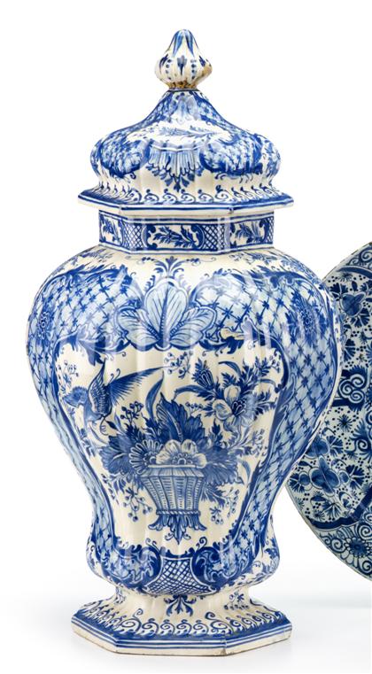 Large Delft blue and white covered 4dc93