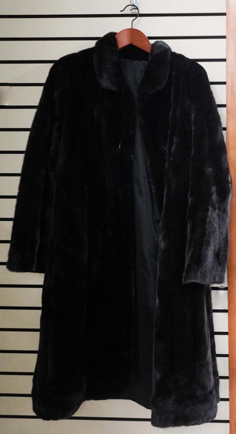 WOMAN S MINK FUR COAT L 50 IN  309dd9