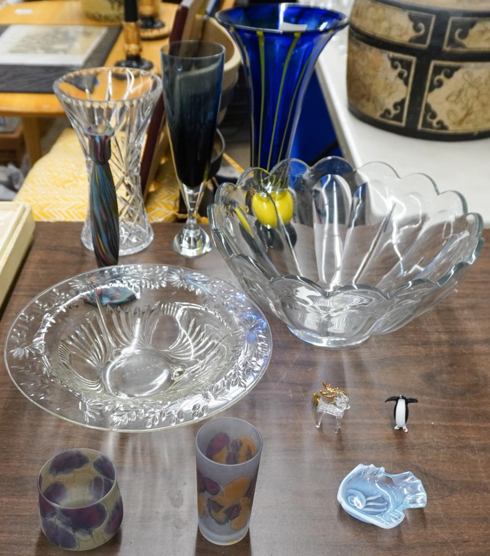 GROUP OF CRYSTAL GLASS TABLE ARTICLESGroup