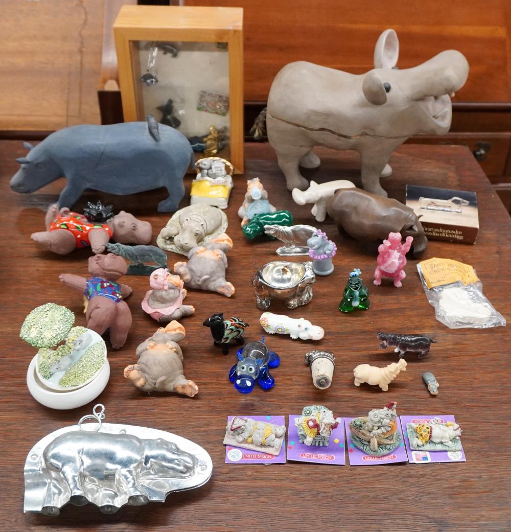 GROUP OF ASSORTED ANIMAL FIGURINESGroup 309e7a